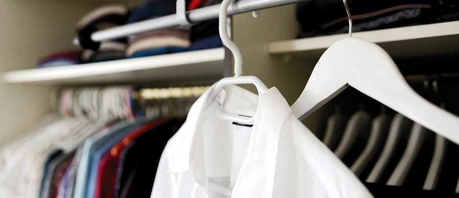 Como tirar mancha amarela de roupa branca: Confira! Como tirar mancha amarela de roupa branca: Confira!