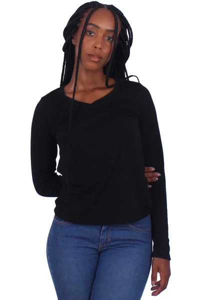 Mulher vestindo blusa gola v