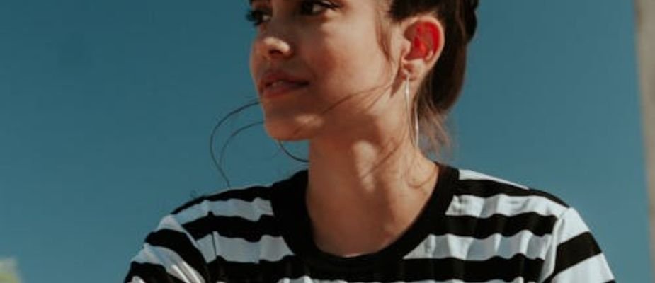 Saiba como usar camiseta listrada feminina para sempre arrasar!